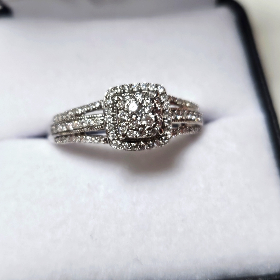 White 10kt Ring And Diamonds